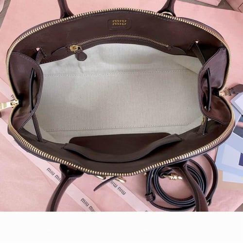 شنطة ميو ميو بني لمسة عصرية