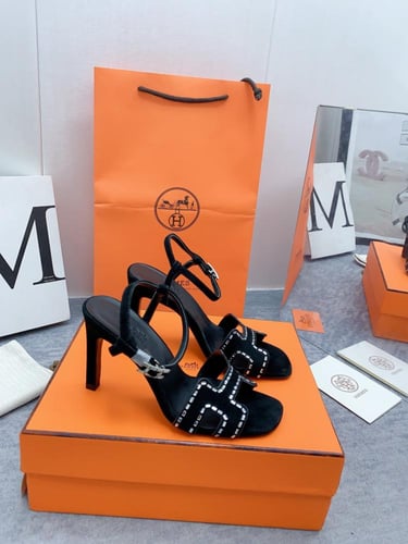 ايرميز كعب عالي اسود أنيق