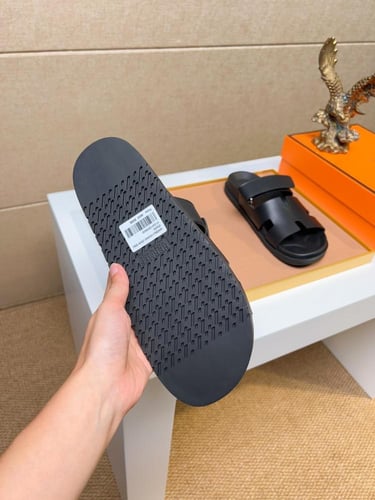 ايرميز صندل اسود كلاسيك