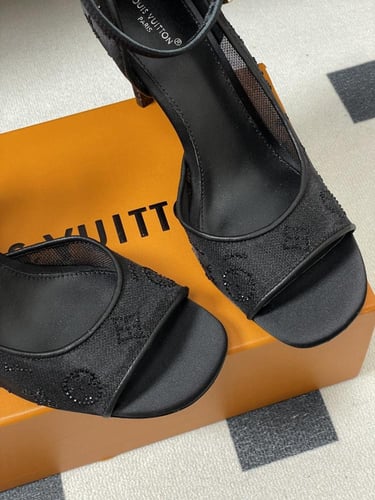 لويس فيتون كعب عالي أسود فاخر