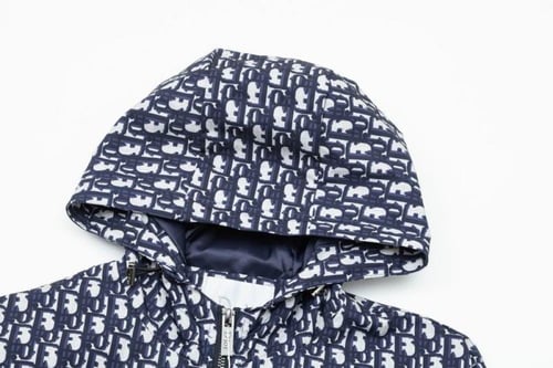 جاكيت ديور كحلي بنمط متكرر جذاب