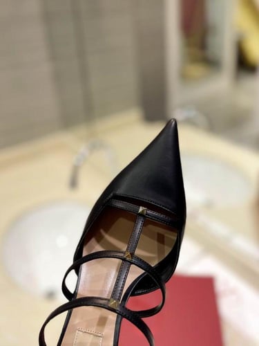 فالينتينو كعب عالي أسود راقي