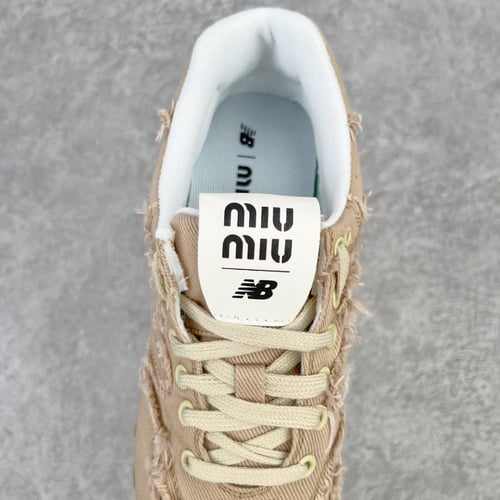 نيو بالانس تعاون مع ميو بني فاتح