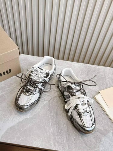 نيو بالانس تعاون مع ميو فضي