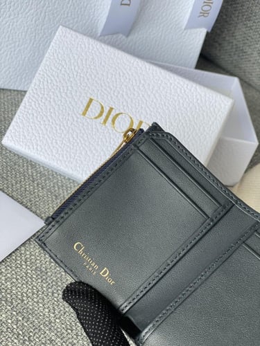 محفظة ديور عملية