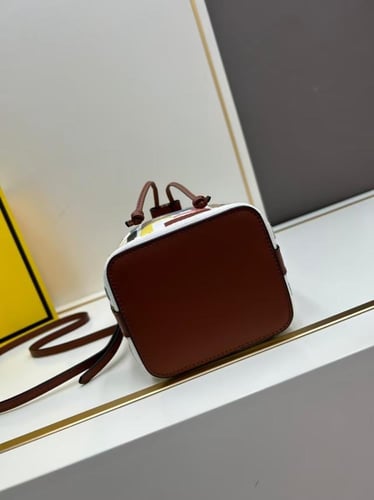 شنطة فيندي 'مون تريزور' ملون