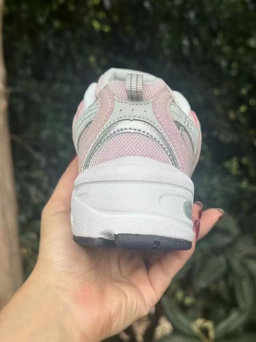 نيو بالانس 530 زهري