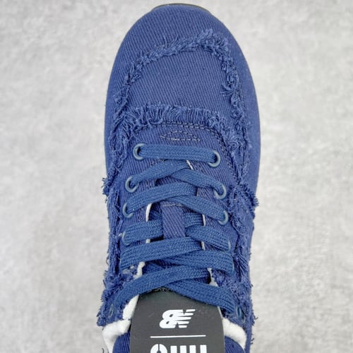 نيو بالانس تعاون مع ميو كحلي