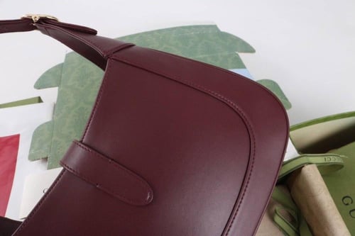 شنطة قوتشي عنابي فخم