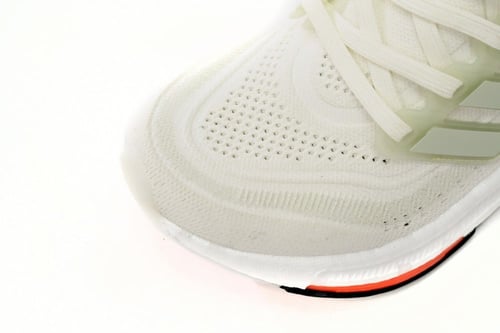 اديداس اولترا بوست ابيض مميز