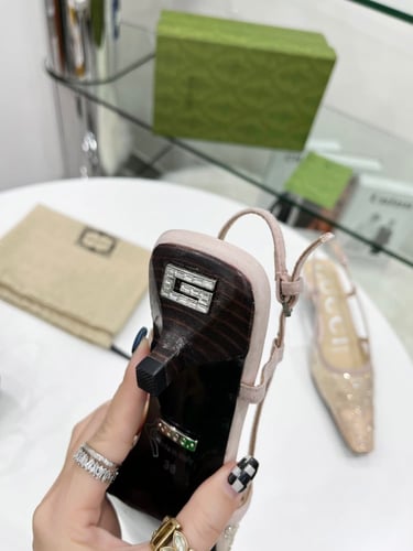 قوتشي كعب عالي بيج