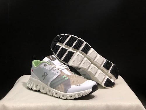 اون رانينغ كلاود اكس ابيض و اخضر