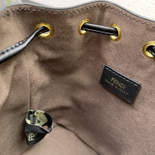 شنطة فيندي 'مون تريزور' أسود