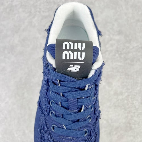 نيو بالانس تعاون مع ميو كحلي