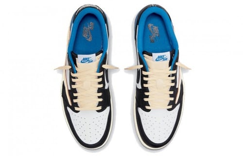 نايكي ترافيس سكوت ابيض و ازرق