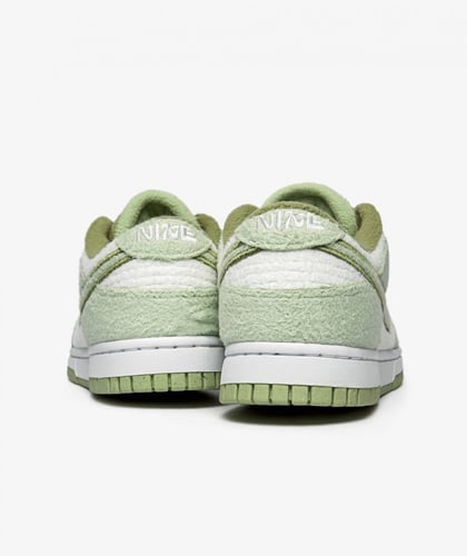 نايكي اس بي دانك ابيض و اخضر