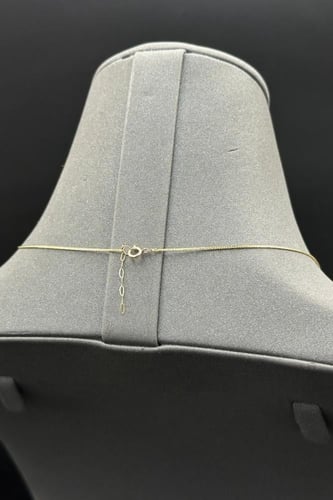 سلسال ذهب عيار 18 وردتين نازل مع صدف وزن من 1.3 ال...