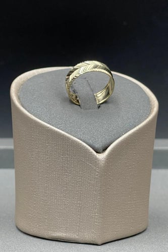 دبلة ذهب صافي عيار 18 وزن من 2.1 الى 2.4 جرام