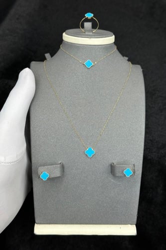 طقم وردة ذهب مع صدف فيروزي عيار 18 وزن من 2.7 الى...