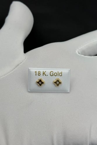 حلق طبي نجمة ذهب تصميم الماس عيار 18