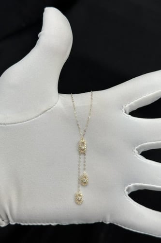 عقد مستطيل نازل ذهب تصميم الماس عيار 18 وزن 1 جرام