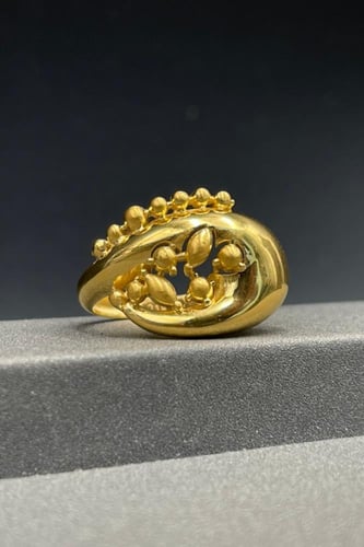 خاتم ذهب فخم عيار 21 صافي بواجهة عريضة وزن 4.5 جرا...