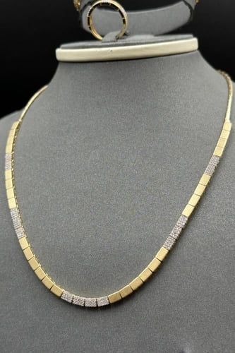 طقم ذهب تصميم الماس عيار 18 وزن 26.5 جرام