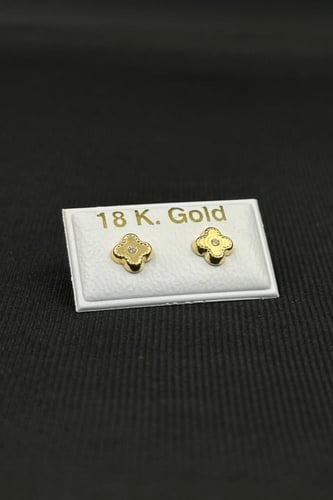 حلق طبي نجمة ذهب تصميم الماس عيار 18