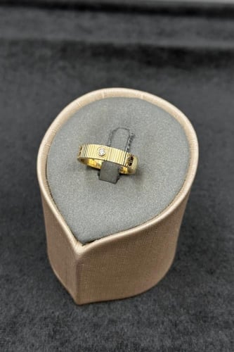 دبلة ذهب تصميم الماس عيار 18 وزن من 5.6 الى 5.7 جر...