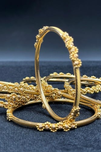 بناجر ذهب صافي بتصميم كور عيار 21 وزن من 10.5 الى...