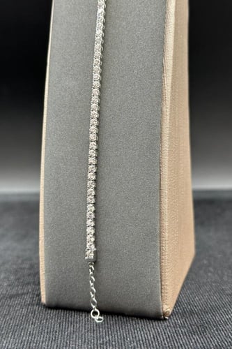 اسوارة تنس ذهب ابيض تصميم الماس عيار 18 وزن 7.05 ج...