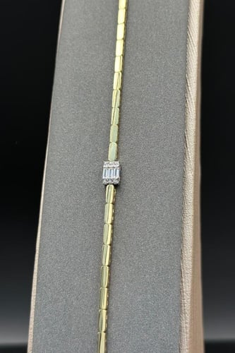 اسوارة ذهب مع باقيت تصميم الماس عيار 18 وزن 4.8 جر...