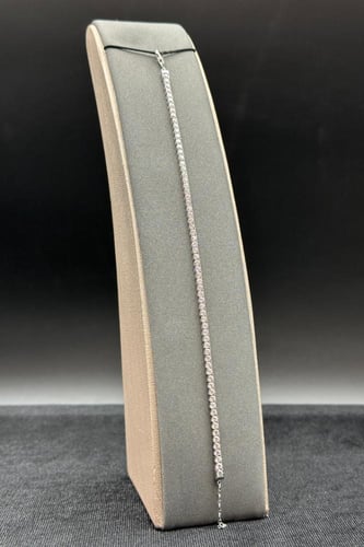 اسوارة تنس ذهب ابيض تصميم الماس عيار 18 وزن 7.05 ج...