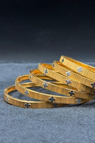 بناجر ذهب صافي بتصميم زهرة عيار 21 وزن 10.4-11.5 ج...