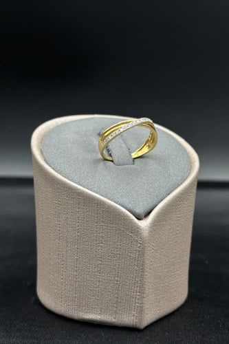 خاتم الماس وزن الذهب : 2.0 جرام وزن الألماس : 0.15...