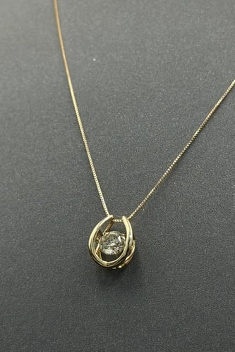 عقد الماس وزن الذهب : 2.43 جرام وزن الألماس : 1.0...