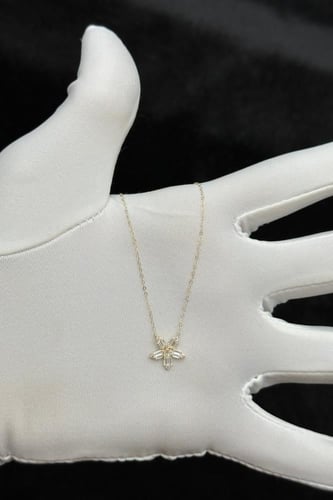 سلسال ذهب عيار 18 زهرة مع باقيت تصميم الماس وزن 0....