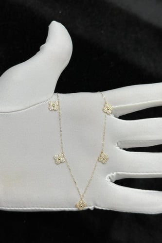 شوكر وردات ذهب تصميم الماس عيار 18 وزن من 1.7 الى...