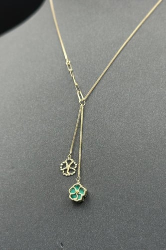 سلسلة ذهب عيار 18 وردة مع صدف ملون وزن من 1.1 الى...