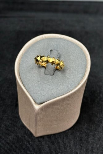 دبلة ذهب صافي عيار 21 وزن من 2.7 الى 2.8 جرام