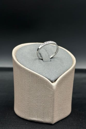 خاتم الماس وزن الذهب : 1.78 جرام وزن الألماس : 0.0...