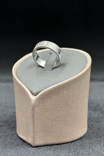 دبلة ذهب ابيض صافي عيار 18 وزن 7 جرام