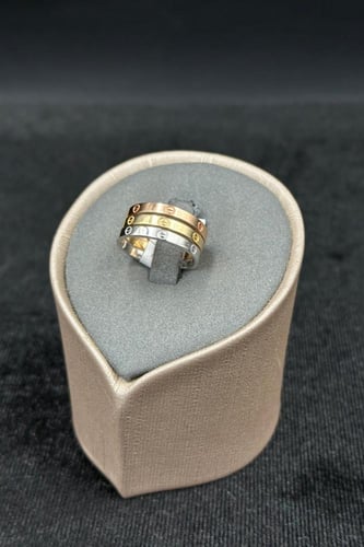 دبلة ثلاث ادور ذهب صافي ملون عيار 18 وزن من 5.9 ال...