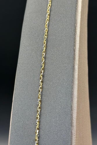 اسوارة ذهب صافي ايطالي عيار 18 وزن من 2.5 الى 2.6...