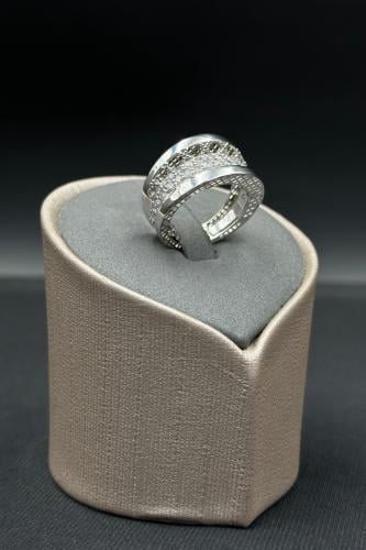 خاتم الماس وزن الذهب : 6.31 جرام وزن الألماس : 0.5...