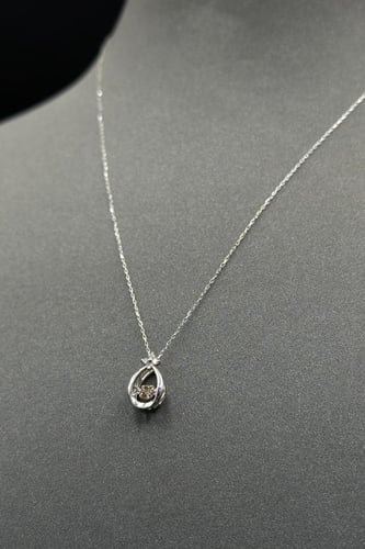 عقد الماس وزن الذهب : 1.1 جرام وزن الألماس : 0.10...