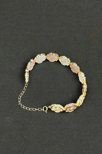 اسوارة اطفال ورد ذهب مع صدف ملون عيار 18 وزن من 7....