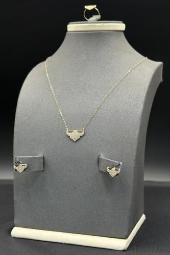 طقم أطفال ذهب تصميم الماس عيار 18 وزن من 1.9 الى 2...