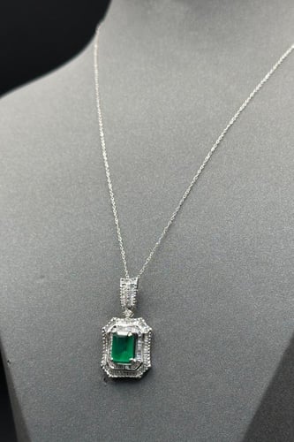 عقد الماس وزن الذهب : 4.29 جرام وزن الألماس : 0.61...