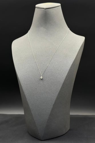 عقد الماس وزن الذهب : 1.16 جرام وزن الألماس : 0.30...